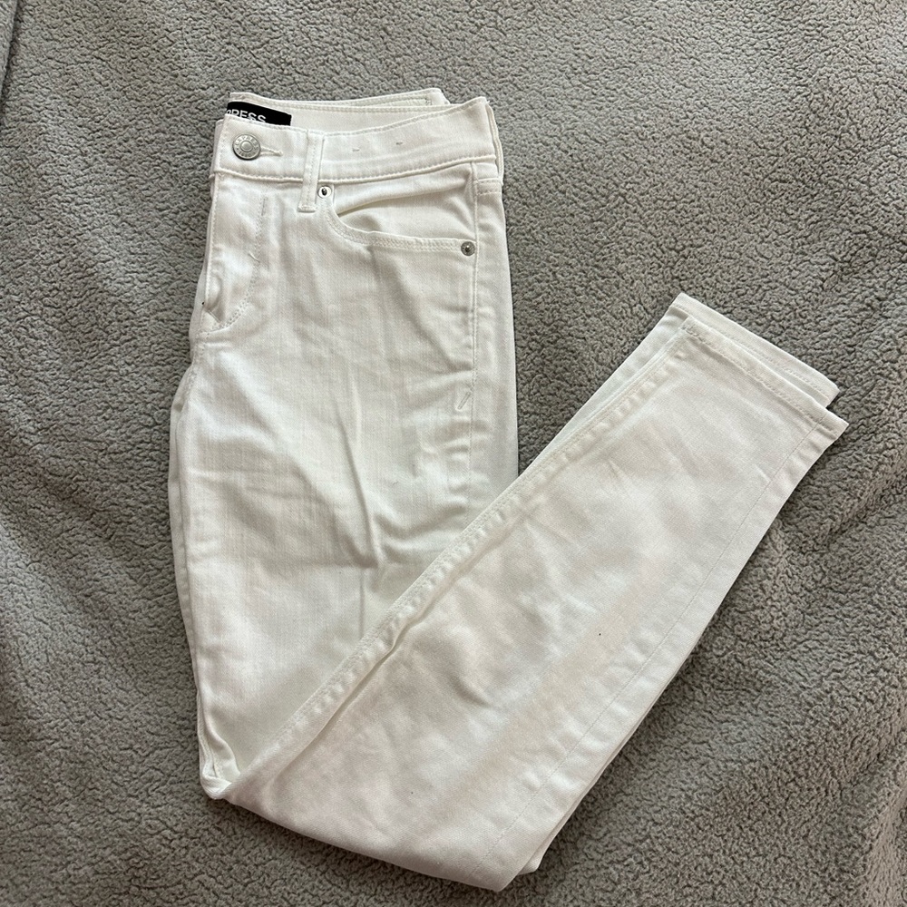 Express white stretchy jeans